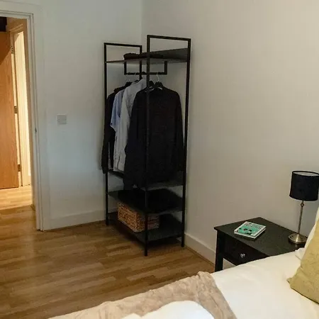 Cozy And Modern 2-Bed Apartment Swansea Exterior photo