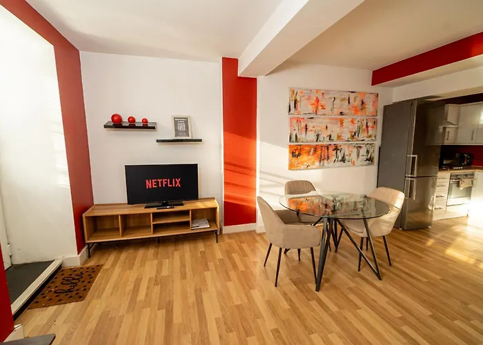 Cozy And Modern 2-Bed Apartment